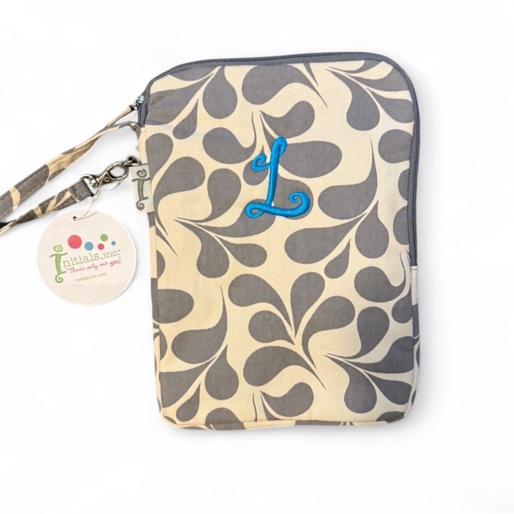 E-READER monogrammed padded case. Soft gray & cream with blue “L” embroidered.
